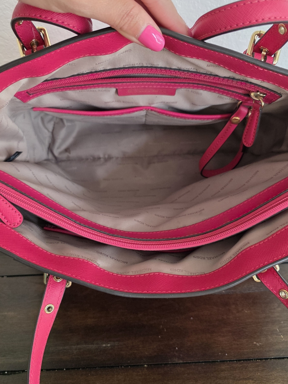 Michael Kors Voyager Pink Saffiano Leather Tote With Gold Accents - Picture 8 of 9